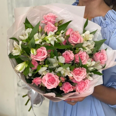 Букет «Розовый фламинго» – нежность розовых кустовых роз и белых альстромерий Бокситогорск Ленинградская область Букет «Розовый фламинго» – нежность розовых кустовых роз и белых альстромерий Бокситогорск Ленинградская область