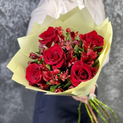 Букет «Бордо» – сочетание красных эквадорских роз и благородных альстромерий Бокситогорск Ленинградская область Букет «Бордо» – сочетание красных эквадорских роз и благородных альстромерий Бокситогорск Ленинградская область