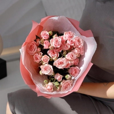 Букет «Поцелуй принцессы»  – нежные кустовые розы в королевском стиле Бокситогорск Ленинградская область Букет «Поцелуй принцессы»  – нежные кустовые розы в королевском стиле Бокситогорск Ленинградская область