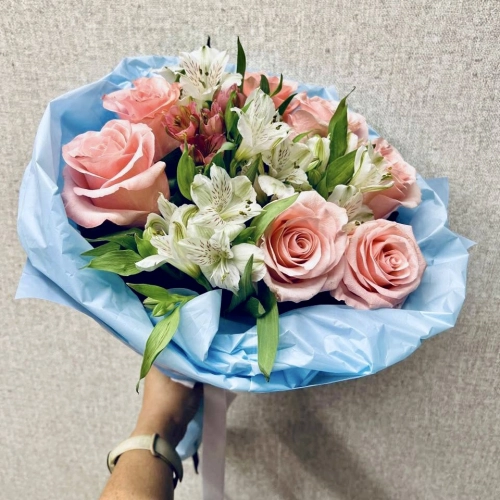 Букет «Фреш» – нежность розовых роз и белых альстромерий Бокситогорск Ленинградская область Букет «Фреш» – нежность розовых роз и белых альстромерий Бокситогорск Ленинградская область
