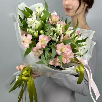 Букет «Нежность» – трогательное сочетание белых и розовых альстромерий Бокситогорск Ленинградская область Букет «Нежность» – трогательное сочетание белых и розовых альстромерий Бокситогорск Ленинградская область